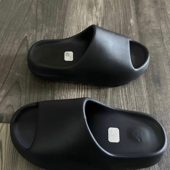 2022 Yeezy Slides ‘Onyx’